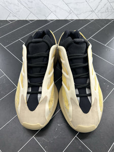 adidas Yeezy 700 V3 Safflower Size 11.5 G54853