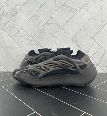 adidas Yeezy 700 V3 Clay Brown Size 11.5 GY0189