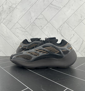 adidas Yeezy 700 V3 Clay Brown Size 11.5 GY0189
