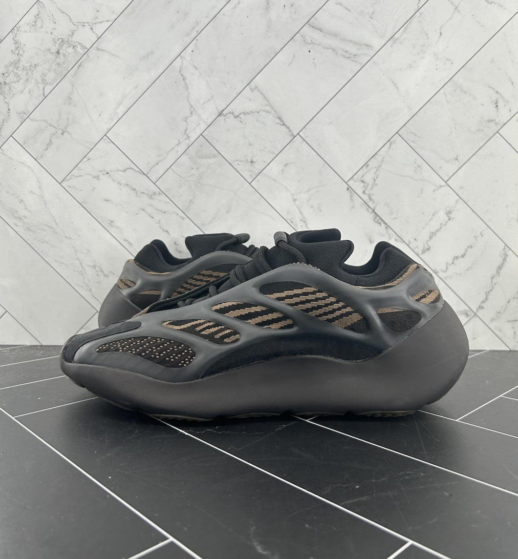 adidas Yeezy 700 V3 Clay Brown Size 11.5 GY0189