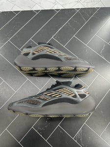 adidas Yeezy 700 V3 Clay Brown Size 11.5 GY0189