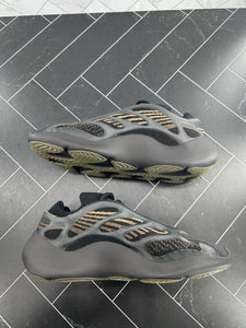 adidas Yeezy 700 V3 Clay Brown Size 11.5 GY0189