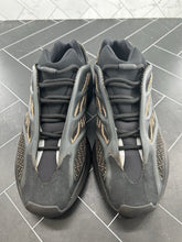 Load image into Gallery viewer, adidas Yeezy 700 V3 Clay Brown Size 11.5 GY0189