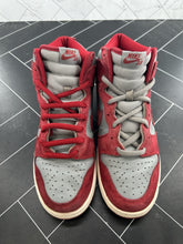 Load image into Gallery viewer, Nike Dunk Pro SB High UNLV Size 9 305050-061