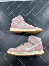 Load image into Gallery viewer, Nike Concepts x Dunk Pro Premium SB High When Pigs Fly Size 9 554673-610 2012