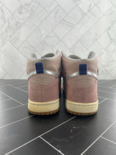 Load image into Gallery viewer, Nike Concepts x Dunk Pro Premium SB High When Pigs Fly Size 9 554673-610 2012