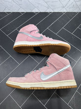 Load image into Gallery viewer, Nike Concepts Dunk SB High When Pigs Fly Size 10 554673-610 WPF 2012