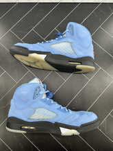 Load image into Gallery viewer, Nike Air Jordan 5 Retro SE Mid UNC Size 13 DV1310-401 2023