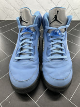 Load image into Gallery viewer, Nike Air Jordan 5 Retro SE Mid UNC Size 13 DV1310-401 2023