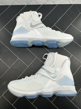 Load image into Gallery viewer, NEW Nike LeBron 14 Time to Shine Size 13 860631-900 2017