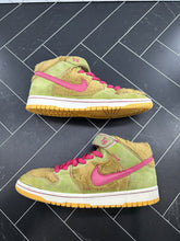 Load image into Gallery viewer, Nike Dunk Premium SB Mid Three Bears - Mama Bear Size 7.5 314381-761 2006