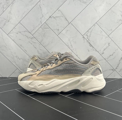 adidas Yeezy Boost 700 V2 Cream Size 6.5 GY7924