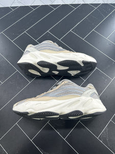 adidas Yeezy Boost 700 V2 Cream Size 6.5 GY7924