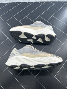 adidas Yeezy Boost 700 V2 Cream Size 6.5 GY7924