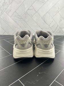 adidas Yeezy Boost 700 V2 Cream Size 6.5 GY7924