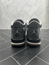 Load image into Gallery viewer, Nike Air Jordan 3 Retro Wolf Grey Size 9 136064-004