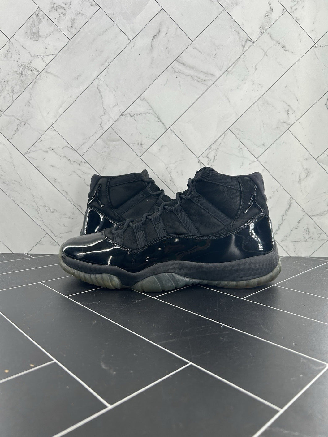 Nike Air Jordan 11 Retro Cap and Gown 2018 378037-005 Size 10