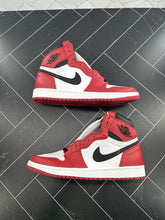 Load image into Gallery viewer, NEW Nike Air Jordan 1 Retro OG High Chicago Size 10 2015 555088-101