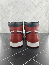 Load image into Gallery viewer, NEW Nike Air Jordan 1 Retro OG High Chicago Size 10 2015 555088-101