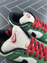 Load image into Gallery viewer, Nike SB Dunk Low Pro Heineken 2003 Size 7 304292-302