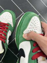 Load image into Gallery viewer, Nike SB Dunk Low Pro Heineken 2003 Size 7 304292-302