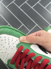 Load image into Gallery viewer, Nike SB Dunk Low Pro Heineken 2003 Size 7 304292-302