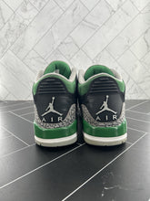 Load image into Gallery viewer, Nike Air Jordan 3 Retro Mid Pine Green Size 13 CT8532-030