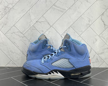 Load image into Gallery viewer, Nike Jordan 5 Retro SE Mid UNC Size 9 DV1310-401