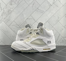 Load image into Gallery viewer, Nike Air Jordan 5 Retro 2015 White Metallic Size 12 136027-130