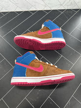 Load image into Gallery viewer, Nike Dunk Pro SB High Mr. Todd Bratrud Size 6 305050-261 2008