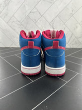 Load image into Gallery viewer, Nike Dunk Pro SB High Mr. Todd Bratrud Size 6 305050-261 2008