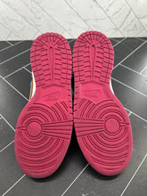 Load image into Gallery viewer, Nike Dunk Pro SB High Mr. Todd Bratrud Size 6 305050-261 2008