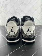 Load image into Gallery viewer, Nike Air Jordan 3 Retro Infrared 23 Size 10.5 136064-123