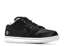 Load image into Gallery viewer, NIKE DUNK LOW SB X MEDICOM TOY &quot;BEARBRICK&quot;