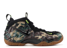 Load image into Gallery viewer, NIKE AIR FOAMPOSITE PRO PRM LE &quot;GREEN CAMO&quot;