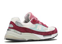 Load image into Gallery viewer, NEW BALANCE 992 X KITH &quot;KITHMAS COLLECTION - BURGUNDY REEF&quot;