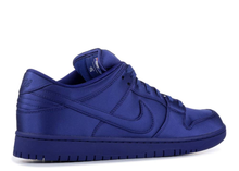Load image into Gallery viewer, NIKE NBA X DUNK LOW SB &quot;DEEP ROYAL BLUE&quot;